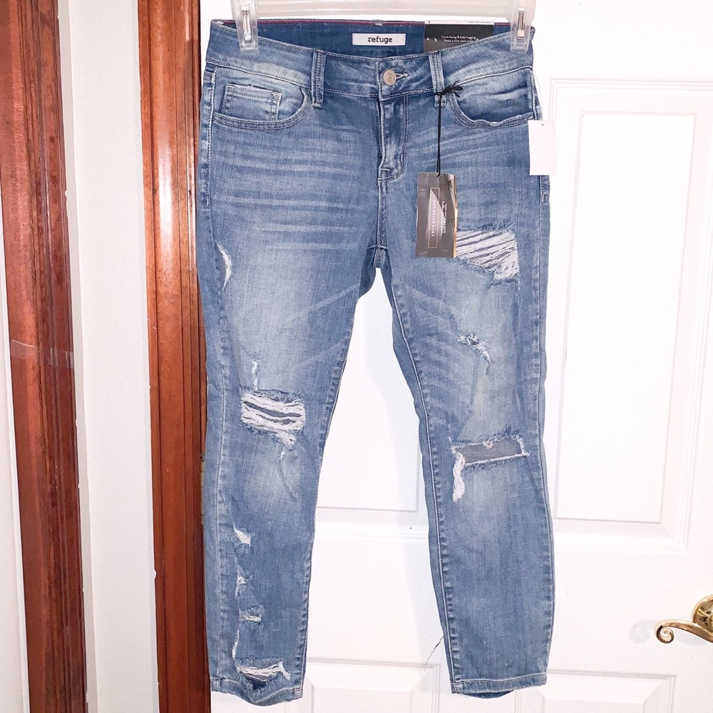 Cropped Distressed Mom Jeans